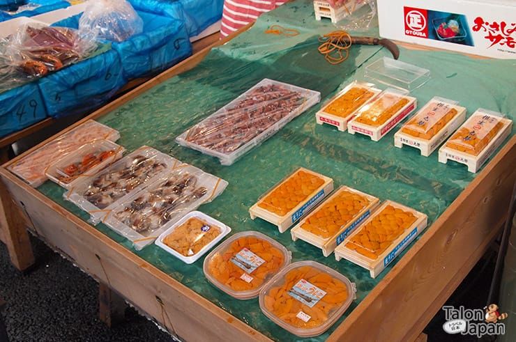 ไข่หอยเม่นที่ตลาดปลาซึคิจิ