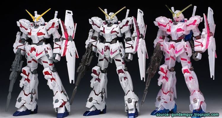 RX-0 Unicorn Gundam ในโหมด Destroy เป็นหุ่นสีขาว-แดง