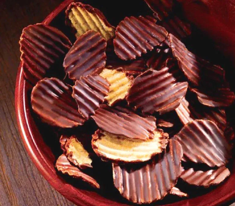 royce-potato-chip-chocolate