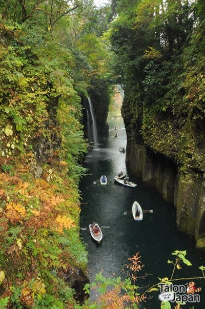 น้ำตกมินาอิโนทาคิ(Minainotaki)ที่ช่องเขาทาคาชิโฮะ Takachiho-kyo