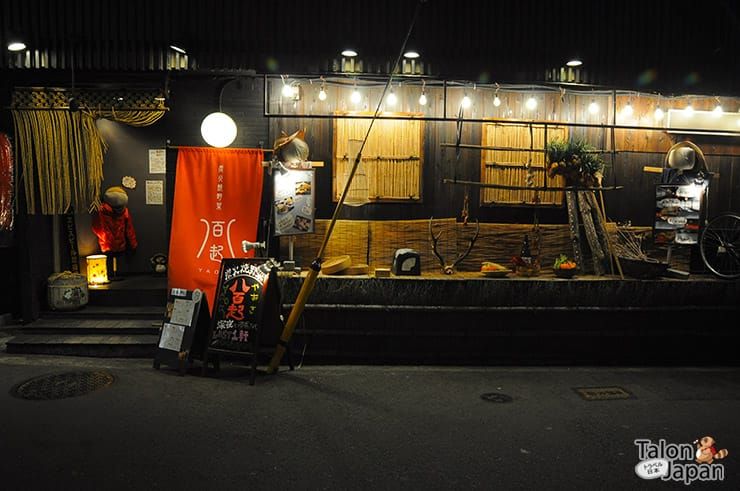 บรรยากาศร้านอาหารย่านกิอ้อนยามค่ำ