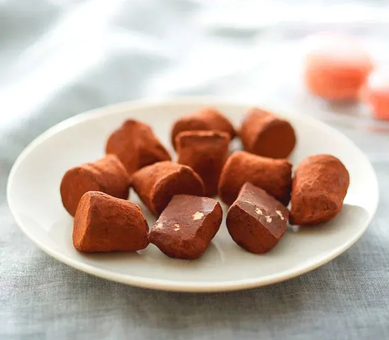 cocoa-truffles-raspberry-macaroon